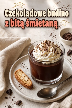 Czekoladowe budino z miękko ubitą śmietanką