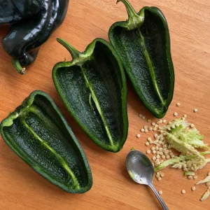 Meta di peperoni poblano senza semi e membrane bianche