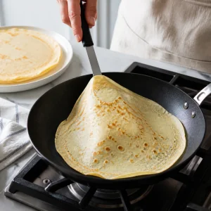 Schokoladengefüllte Crêpes mit Kakaopulver