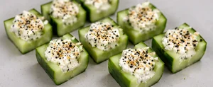 Barquitas de Pepino con Queso Crema y Sazonador Everything Bagel